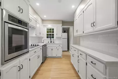 24 Smallwood Place, White Plains, NY 10603 - Photo 13