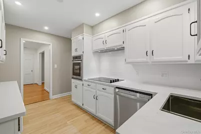24 Smallwood Place, White Plains, NY 10603 - Photo 15