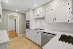 24 Smallwood Pl, White Plains, NY 10603 - Photo 15