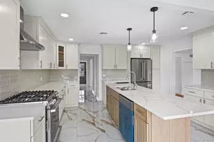 2819 Bay Dr, Merrick, NY 11566 - Photo 19