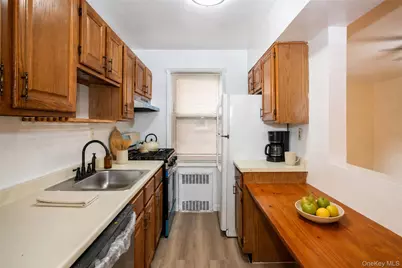 70 Locust #B405, New Rochelle, NY 10801 - Photo 15