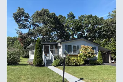 525/124 Riverleigh Avenue #124, Riverhead, NY 11901 - Photo 1