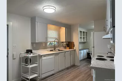 525/124 Riverleigh Avenue #124, Riverhead, NY 11901 - Photo 3