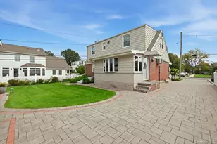 303 Caroline Ave, Garden City South, NY 11530 - Photo 27