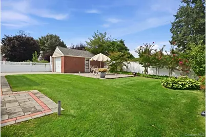 303 Caroline Avenue, Garden City South, NY 11530 - Photo 25