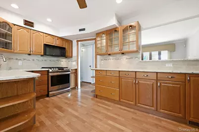 303 Caroline Avenue, Garden City South, NY 11530 - Photo 9