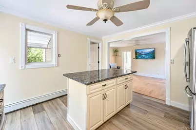 16 Grove Street, Lindenhurst, NY 11757 - Photo 15