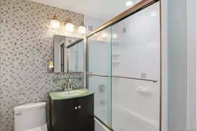 52 Brompton Road #52, Great Neck, NY 11021 - Photo 15