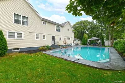 303 Westchester Avenue N, West Babylon, NY 11704 - Photo 31