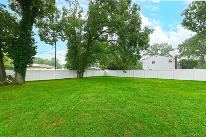 303 Westchester Avenue N, West Babylon, NY 11704 - Photo 33