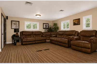 303 Westchester Avenue N, West Babylon, NY 11704 - Photo 17