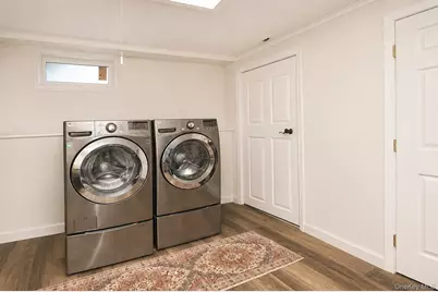 303 Westchester Avenue N, West Babylon, NY 11704 - Photo 29