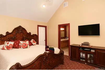 303 Westchester Avenue N, West Babylon, NY 11704 - Photo 21
