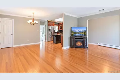 272 W 12th Street, Deer Park, NY 11729 - Photo 7