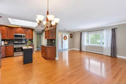 272 W 12th Street, Deer Park, NY 11729 - Photo 9