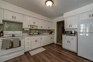 146 Carley Ave, Huntington, NY 11743 - Photo 17