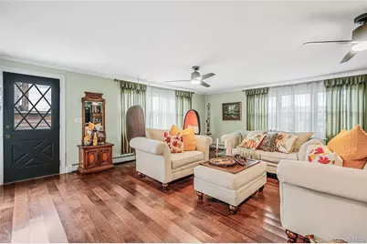 9 Perry Place, Lindenhurst, NY 11757 - Photo 15