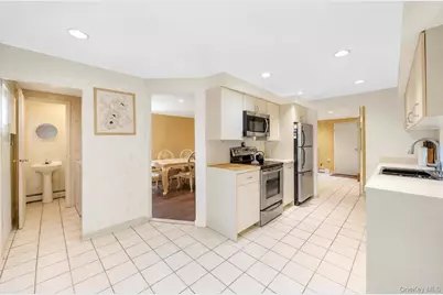 25 Hewes Street, Port Jefferson Station, NY 11776 - Photo 17