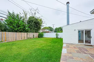 82 Lantern Rd, Hicksville, NY 11801 - Photo 19