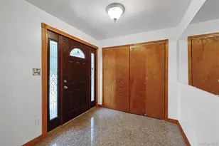 82 Lantern Rd, Hicksville, NY 11801 - Photo 3