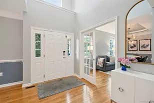 1307 Glastonbury Ln, Fishkill, NY 12524 - Photo 9
