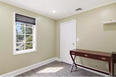 21 Sherrard Street, Roslyn Heights, NY 11577 - Photo 9