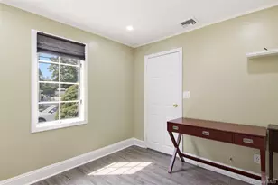 21 Sherrard St, Roslyn Heights, NY 11577 - Photo 9