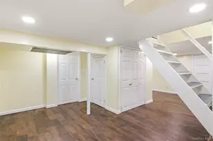 21 Sherrard St, Roslyn Heights, NY 11577 - Photo 13