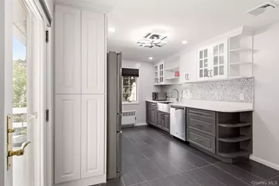 21 Sherrard Street, Roslyn Heights, NY 11577 - Photo 5