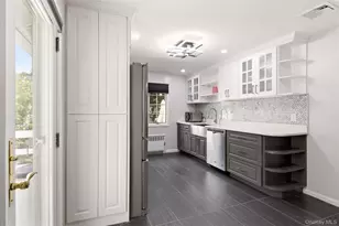 21 Sherrard St, Roslyn Heights, NY 11577 - Photo 5