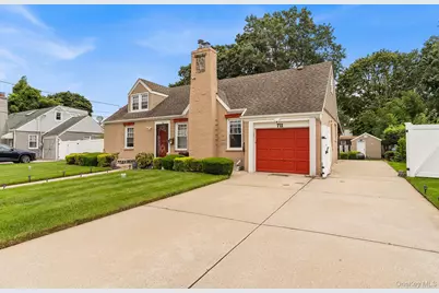 711 Charter Court, Uniondale, NY 11553 - Photo 3