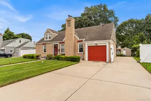 711 Charter Ct, Uniondale, NY 11553 - Photo 3