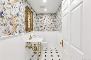 11 Shinnecock Rd, Hampton Bays, NY 11946 - Photo 7
