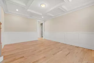 31 Cedar Dr E, Plainview, NY 11803 - Photo 17