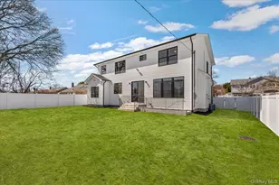 31 Cedar Dr E, Plainview, NY 11803 - Photo 37