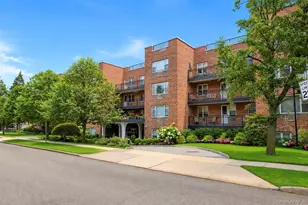 25 Chapel Pl, Great Neck, NY 11021 - Photo 3