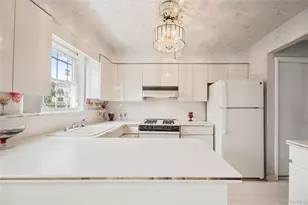 727 Hollywood Ave, Bronx, NY 10465 - Photo 15