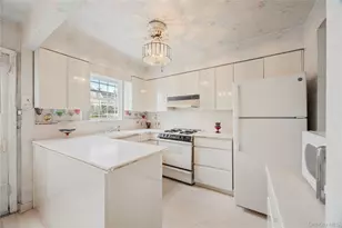 727 Hollywood Ave, Bronx, NY 10465 - Photo 13
