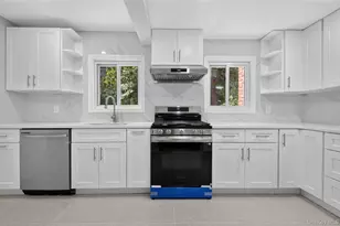 40 Christian Ave, Setauket, NY 11733 - Photo 9