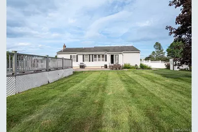 39 Creekside Drive, Middle Island, NY 11953 - Photo 9