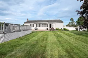 39 Creekside Dr, Middle Island, NY 11953 - Photo 9