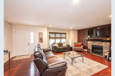 39 Creekside Drive, Middle Island, NY 11953 - Photo 17