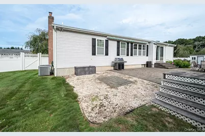 39 Creekside Drive, Middle Island, NY 11953 - Photo 13