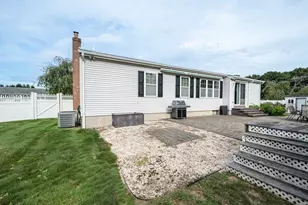 39 Creekside Dr, Middle Island, NY 11953 - Photo 13