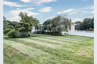 39 Creekside Drive, Middle Island, NY 11953 - Photo 5