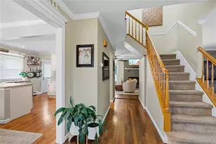 29 Hy Pl, Lake Grove, NY 11755 - Photo 5