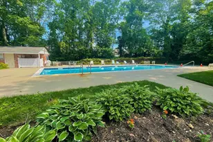 704 Towne House Village, Hauppauge, NY 11749 - Photo 9
