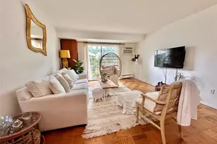 704 Towne House Village, Hauppauge, NY 11749 - Photo 3