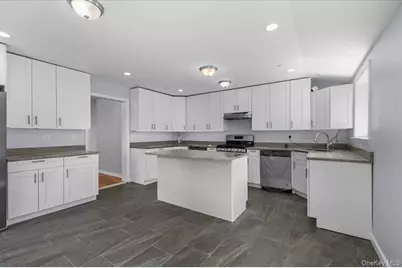911 Hicksville Road, Far Rockaway, NY 11691 - Photo 5