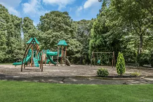 21 Glen Hollow Dr, Holtsville, NY 11742 - Photo 25